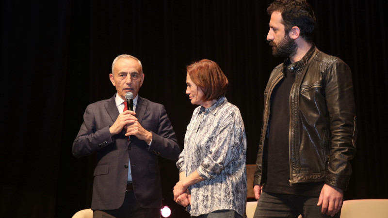 NUR SÜRER KÜÇÜKÇEKMECE’DE HAYRANLARIYLA BİR ARAYA GELDİ