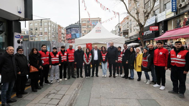 Küçükçekmeceli CHP’liler “Bir ünite kan, bir hayat” Sloganıyla Kan Bağışında Bulundu