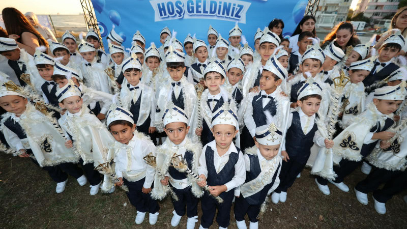 KÜÇÜKÇEKMECE’DE TOPLU SÜNNET ŞÖLENİ COŞKUSU