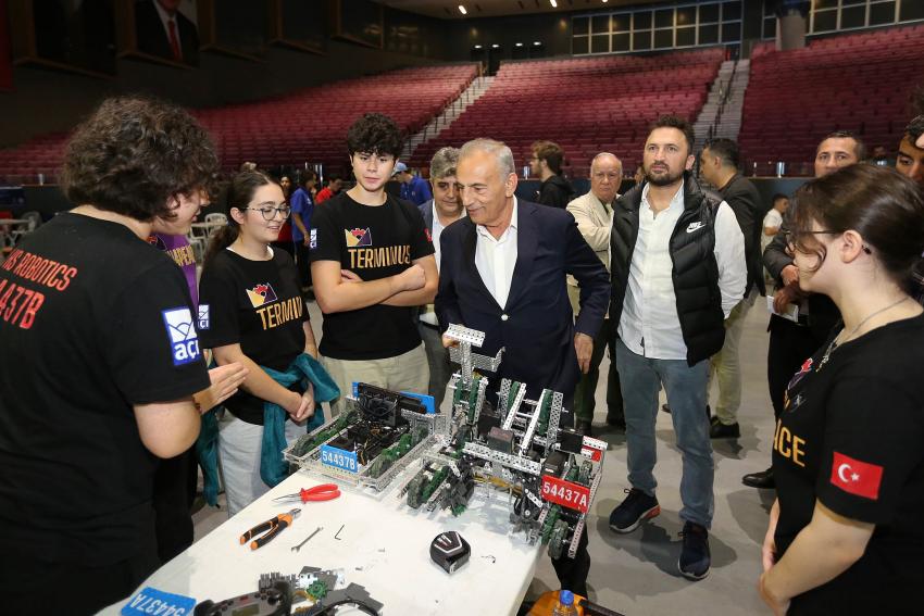 ULUSLARARASI VEX ROBOTICS İSTANBUL TURNUVASI YKB’DE YAPILDI